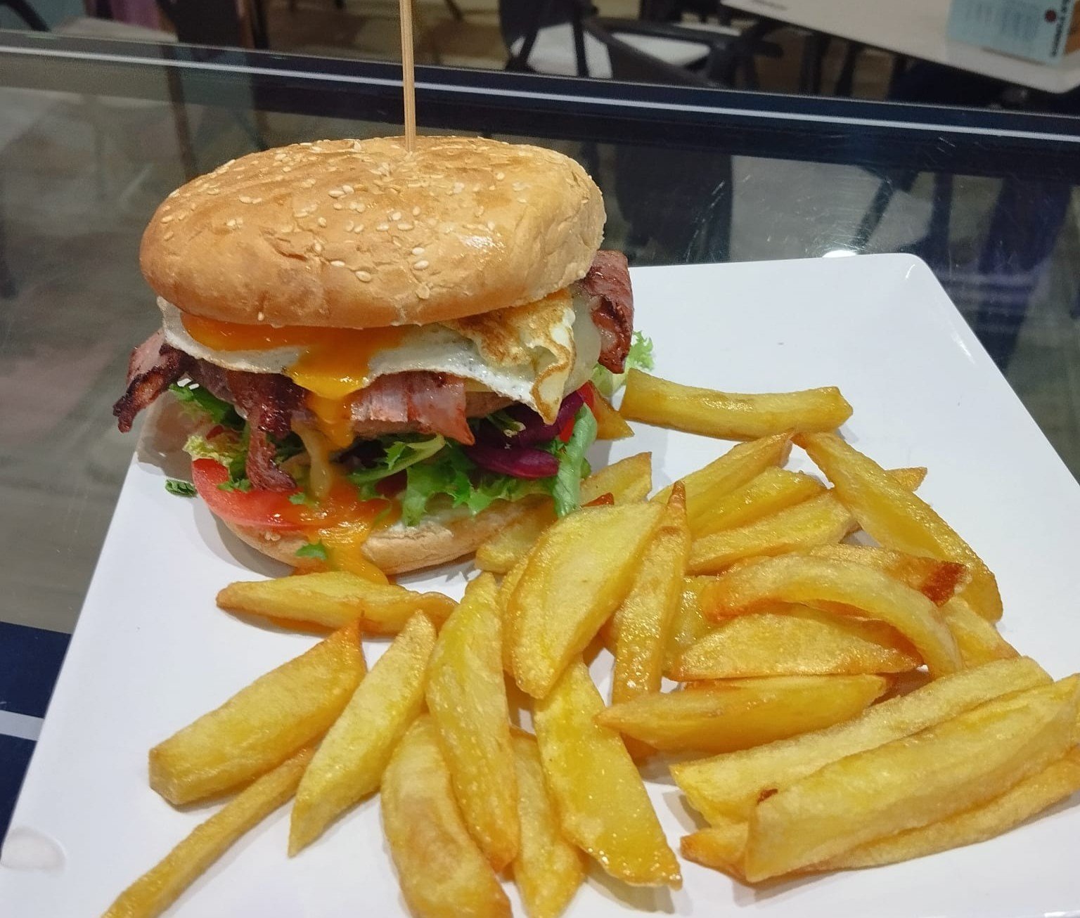 Hamburguesa con Huevo